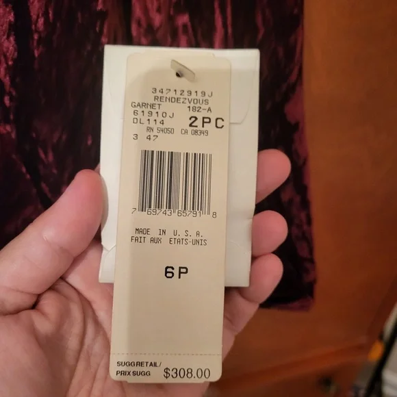 NWT velvet, garnet color jacket with beautiful buttons Jones New York, elegant - Picture 5 of 6